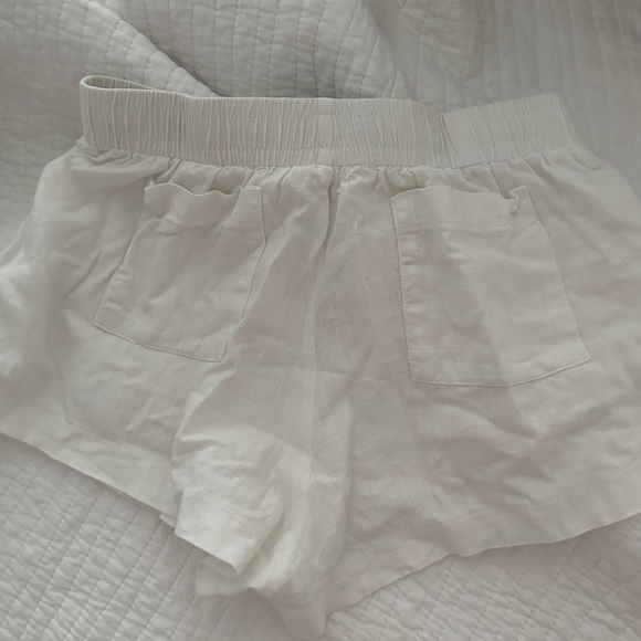 Princess Polly beach house shorts linen - Picture 3 of 3